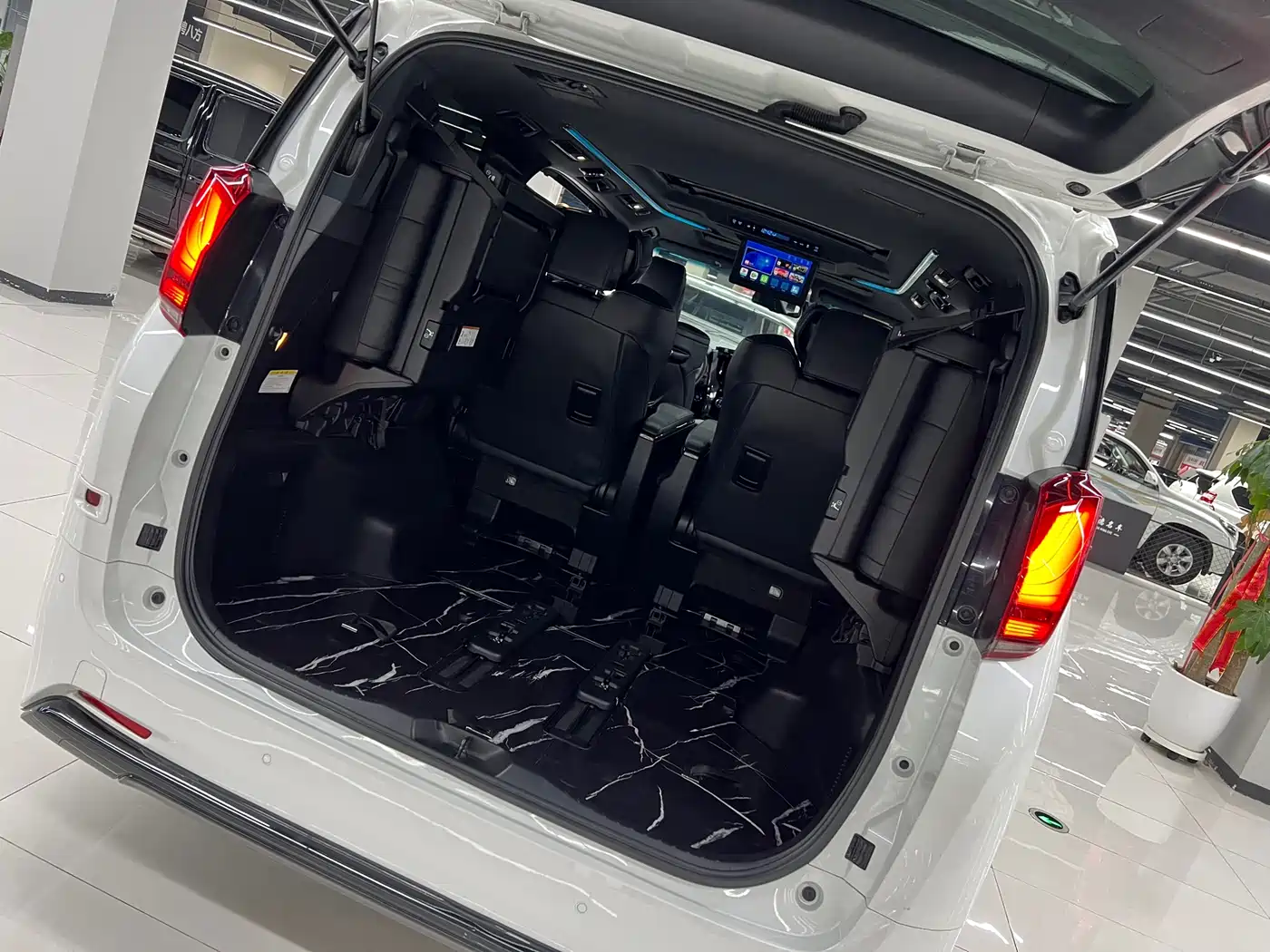 Toyota Alphard 2018 Facelift 3.5L Premium Edition фото 8