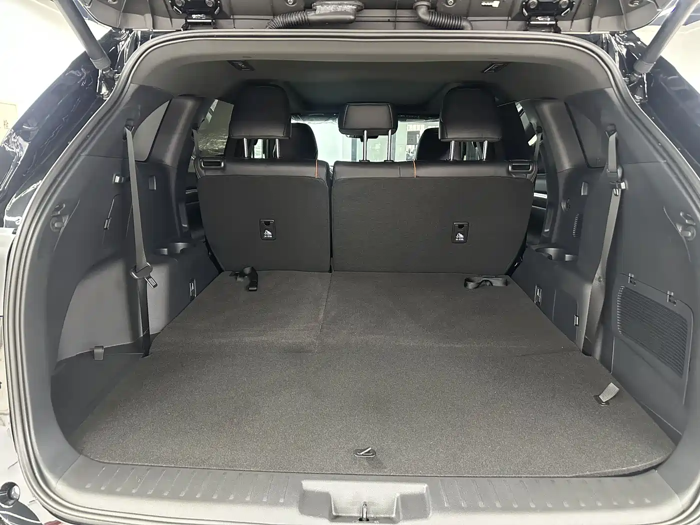 Toyota Crown Kluger 2024 2.5L HEV 4WD Premium Edition фото 16