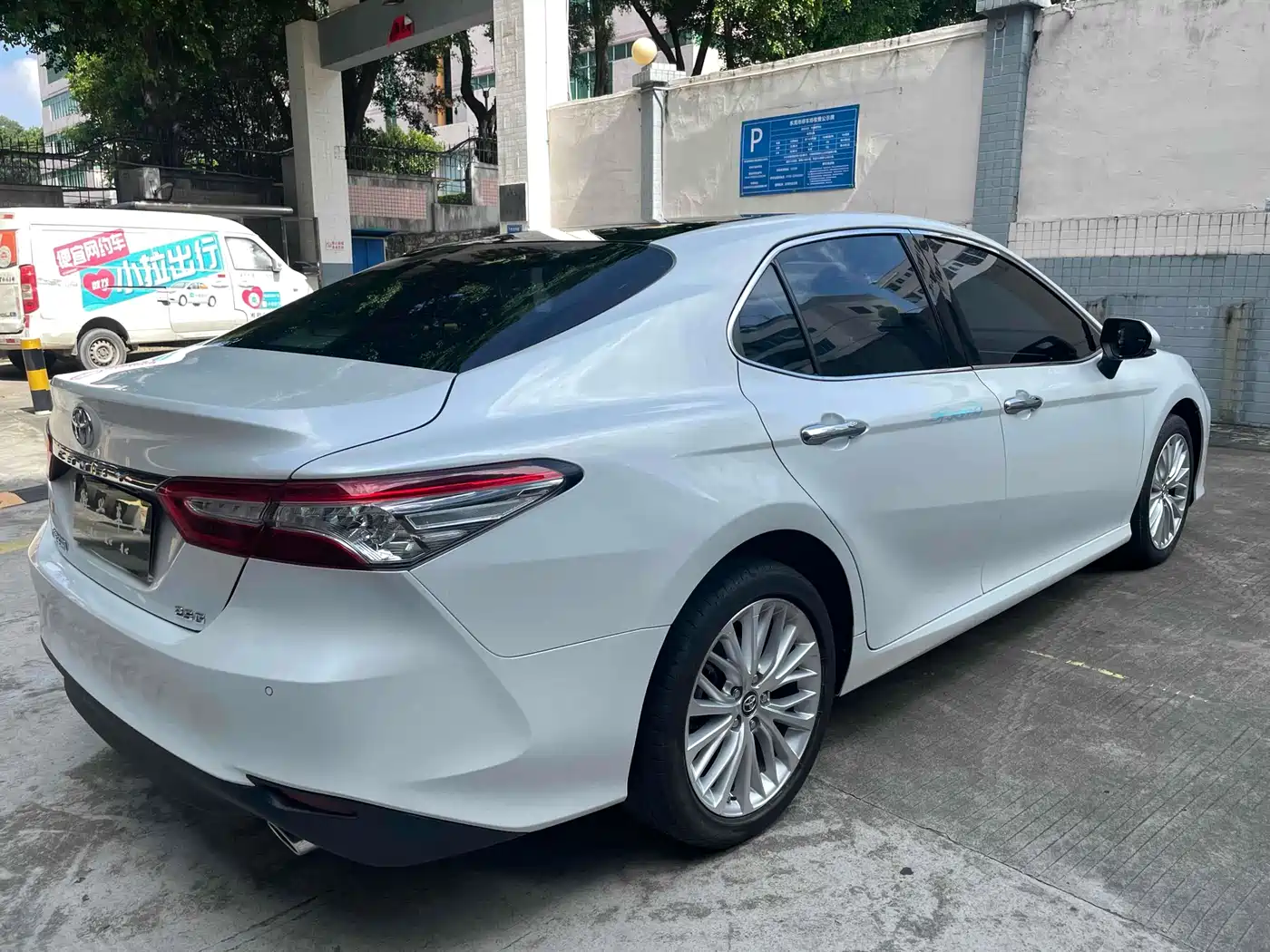 Toyota Camry 2021 2.5G Luxury Edition фото 10