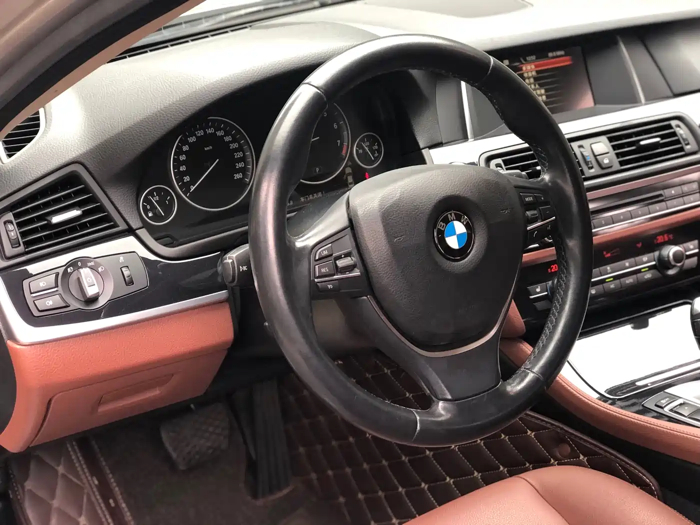 BMW 5 Series 2017 520Li Classic Edition фото 15