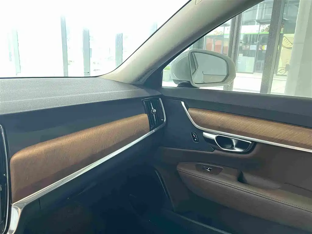 Фото 22 - Volvo S90