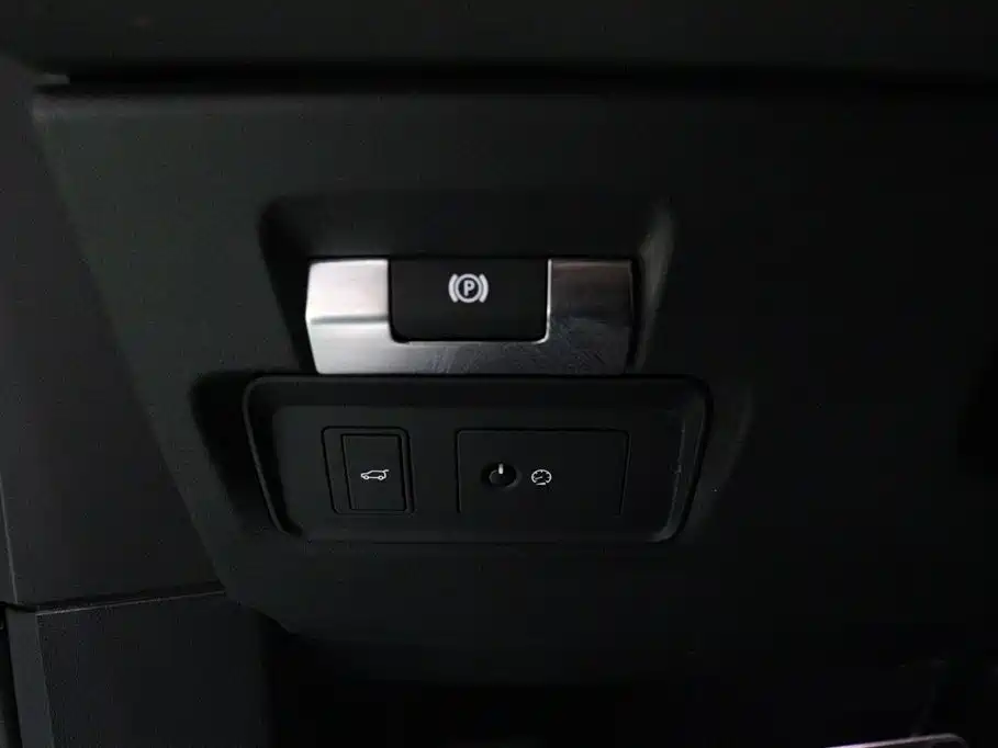 Land Rover Range Rover Evoque 2022 Range Rover Evoque L 249PS R-Dynamic Corinthian Bronze Special Edition фото 20