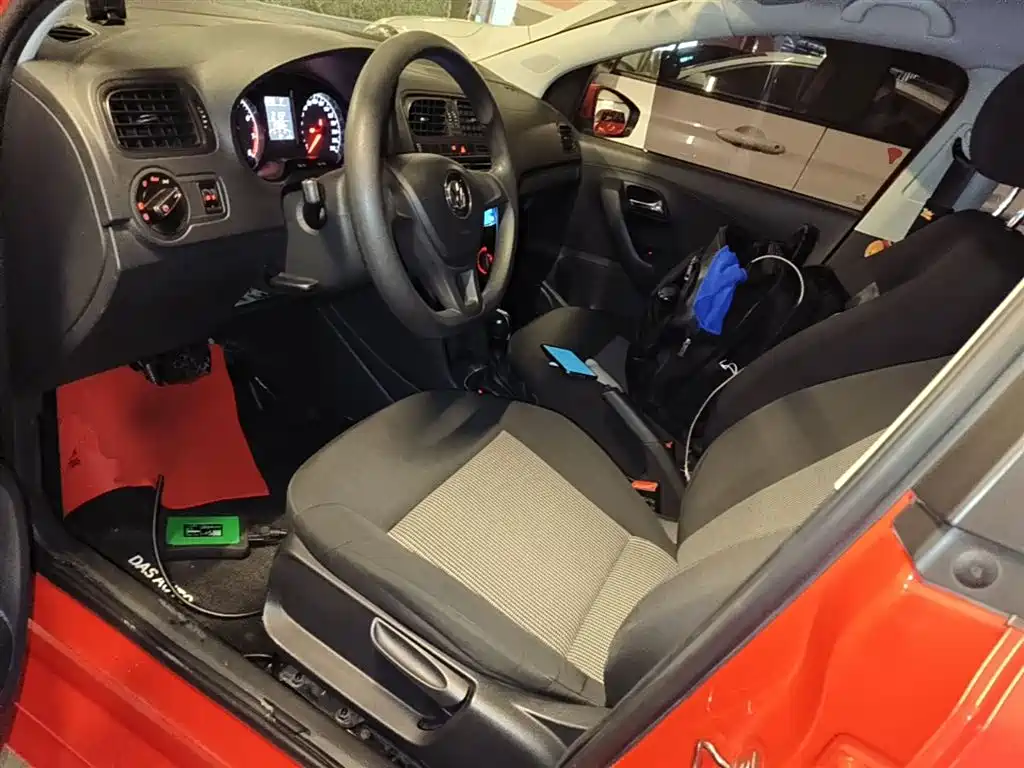 Volkswagen Polo 2016 1.4L Automatic Trend фото 15