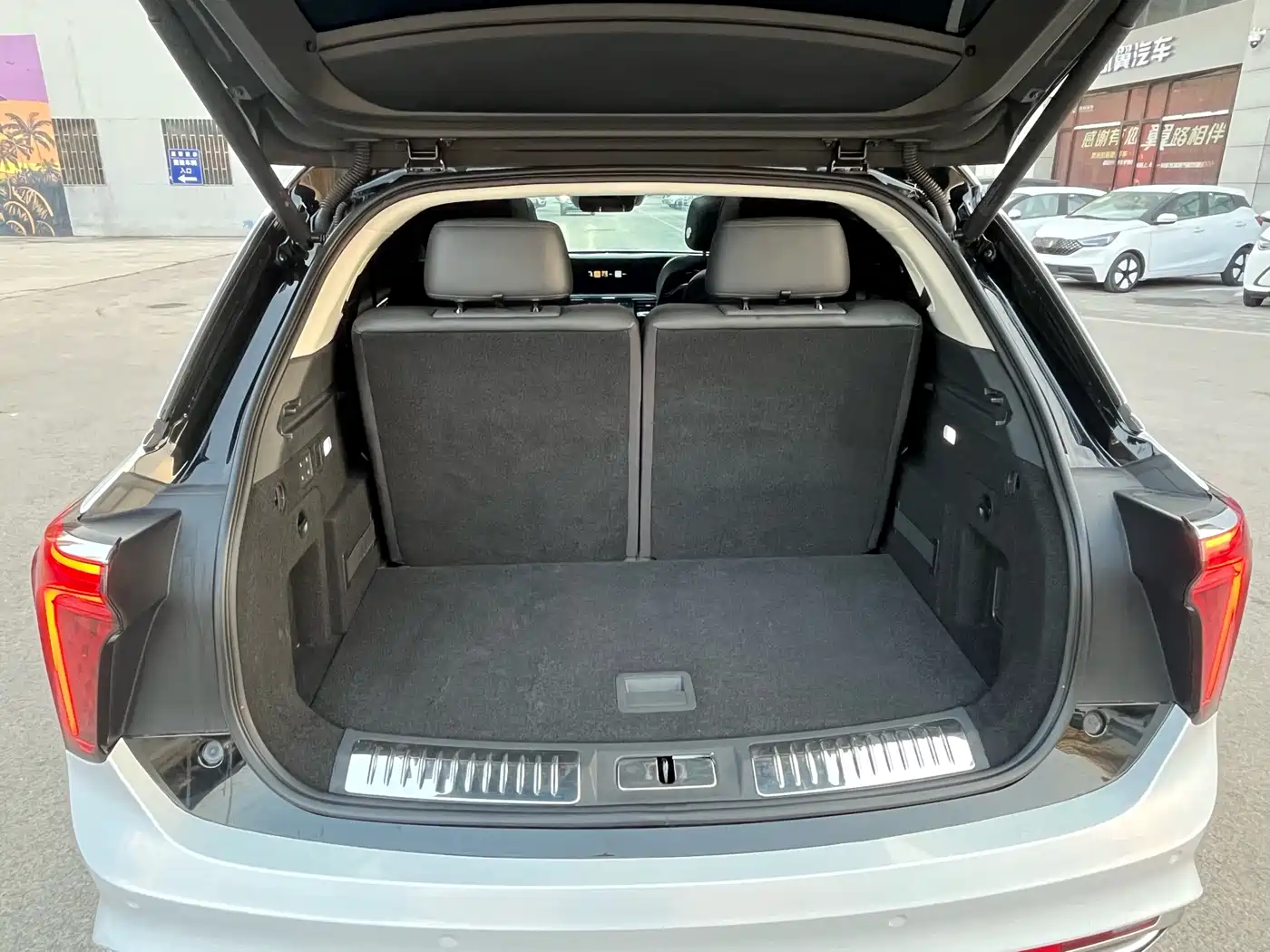Hongqi E-HS9 2022 690km Qi Xiang Edition (6-seater) фото 17