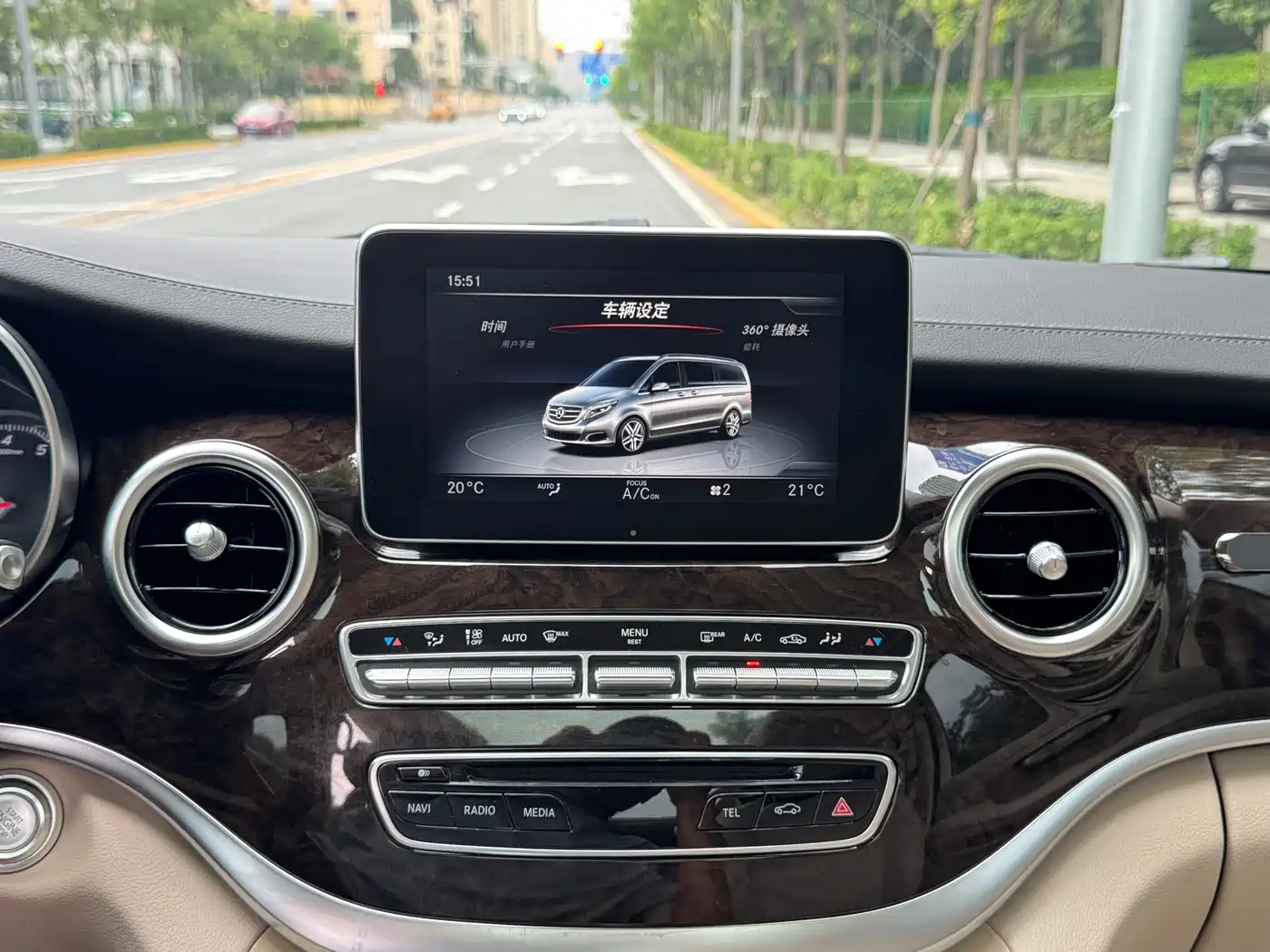 Mercedes-Benz V-Class 2017 Model V 260 Premium Edition фото 17