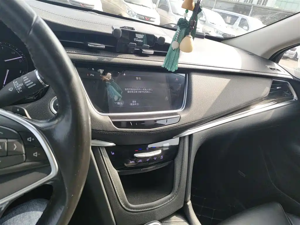 Cadillac XT5 2016 25T Luxury Model фото 10