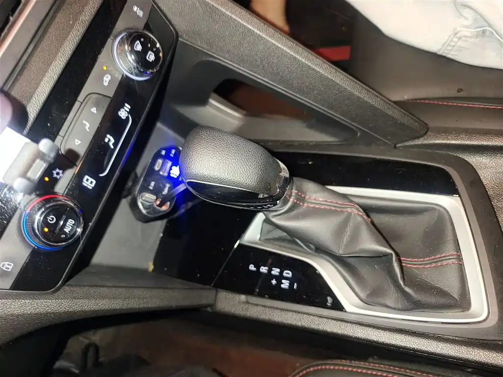 Chevrolet Volando 2020 Mild Hybrid Redline 530T Automatic Premium Edition (5+2 seater) фото 11