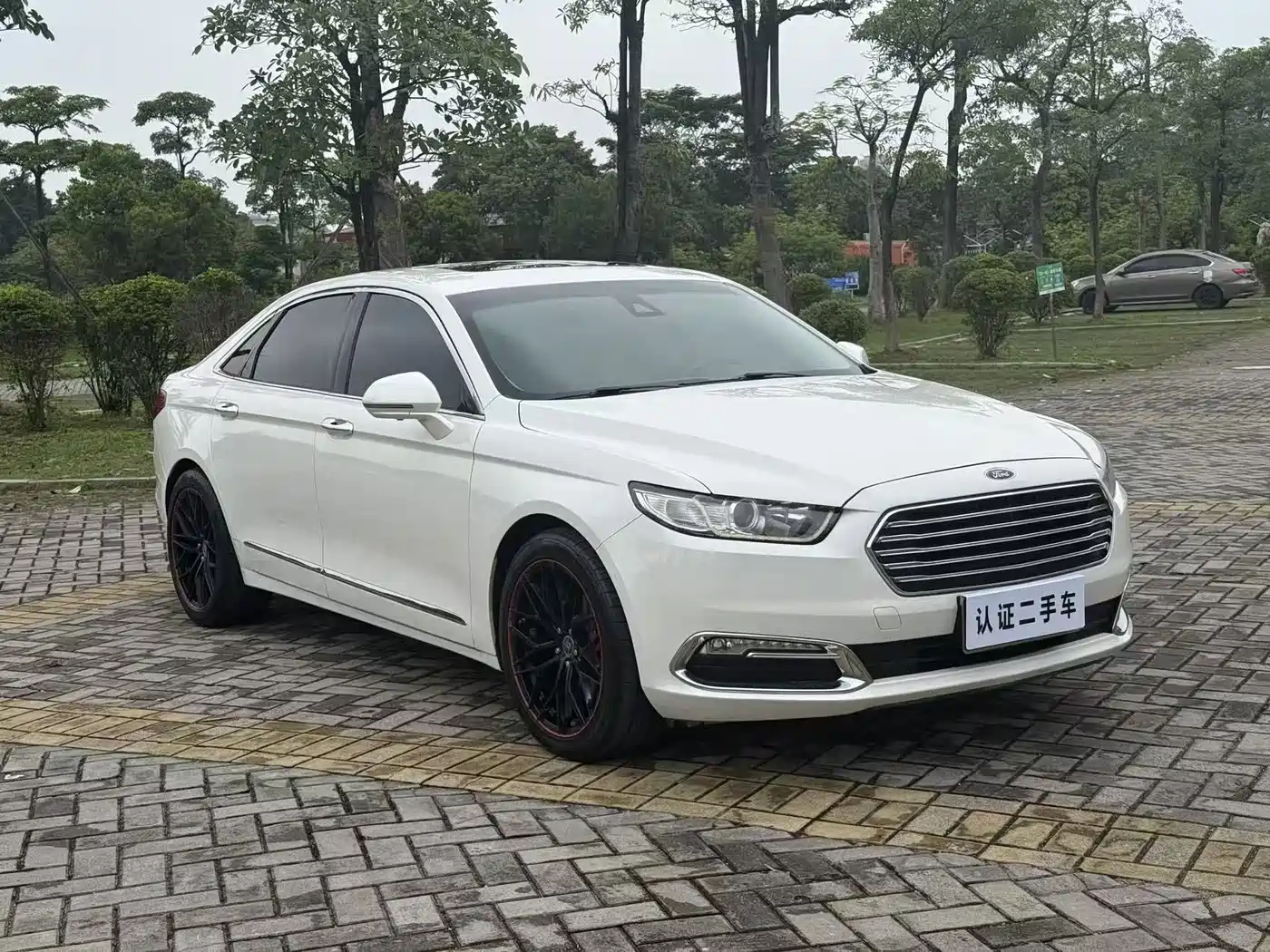 Ford Taurus 2015 EcoBoost 325 V6 Fashion фото 3