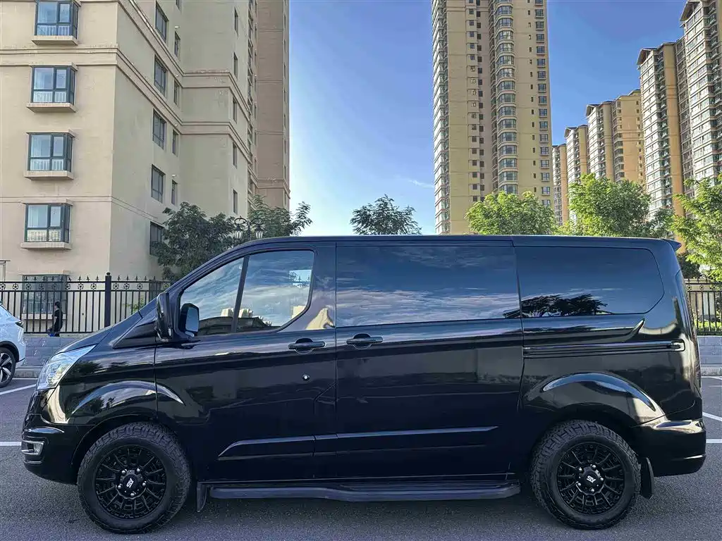 FORD TOURUIOU