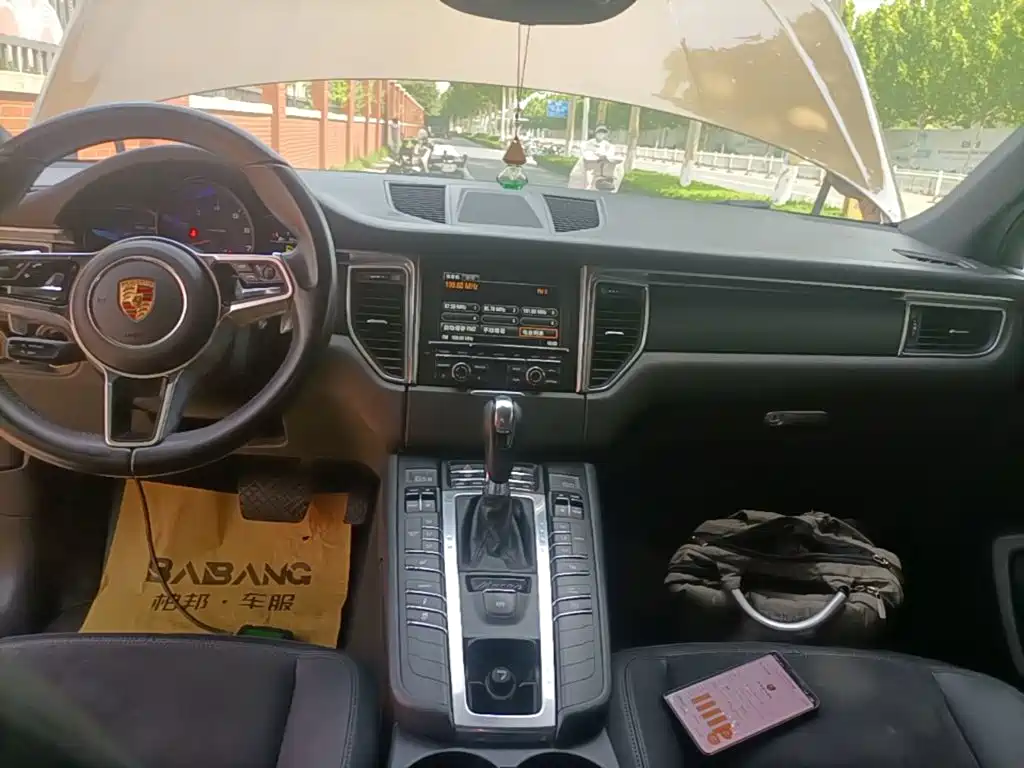 Photo 9 - Porsche Macan
