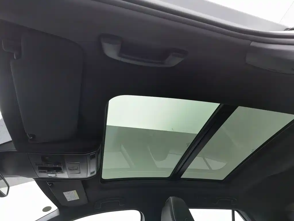 Volkswagen T-ROC 2025 2025 Facelift 300TSI DSG 2WD Dawn Edition