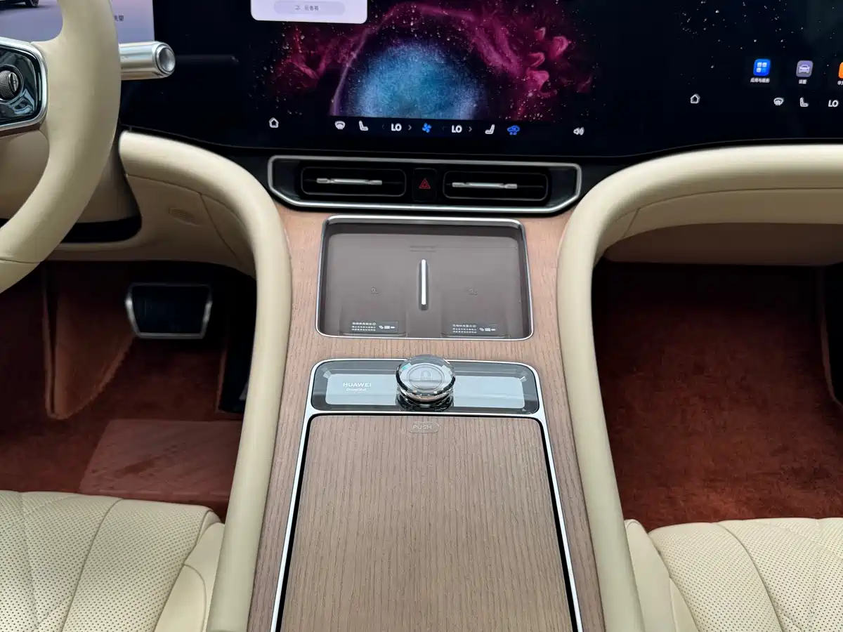 AITO Wenjie AITO M9 2024 Model Extended Range Ultra Edition 52kWh 5-Seater фото 7