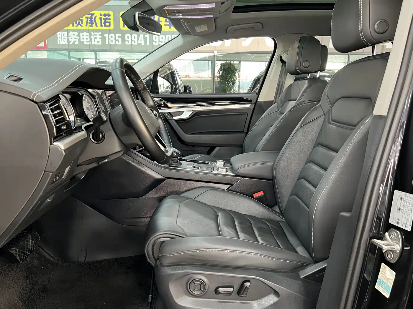 VOLKSWAGEN TOUAREG