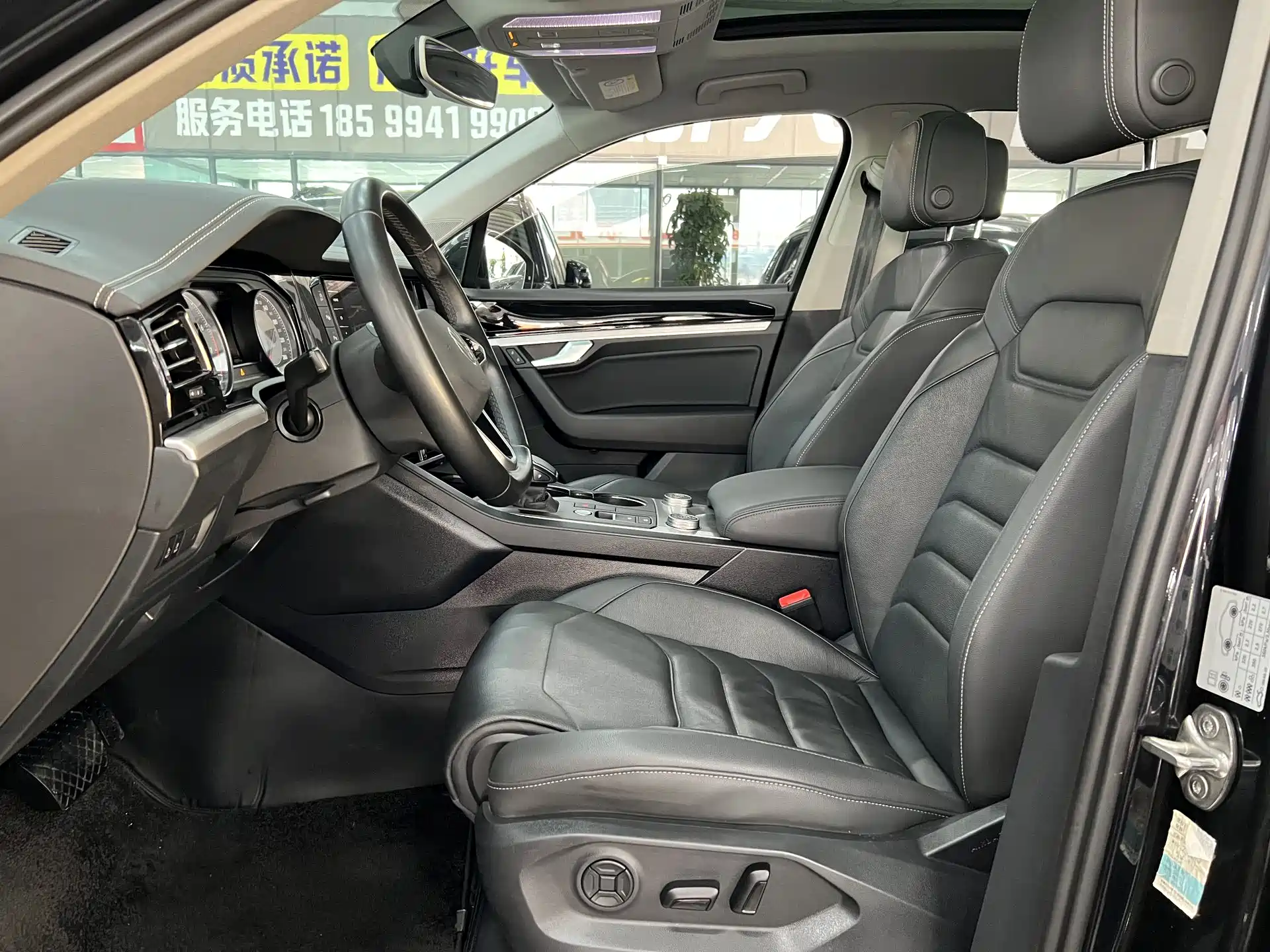 Фото 4 - Volkswagen Touareg