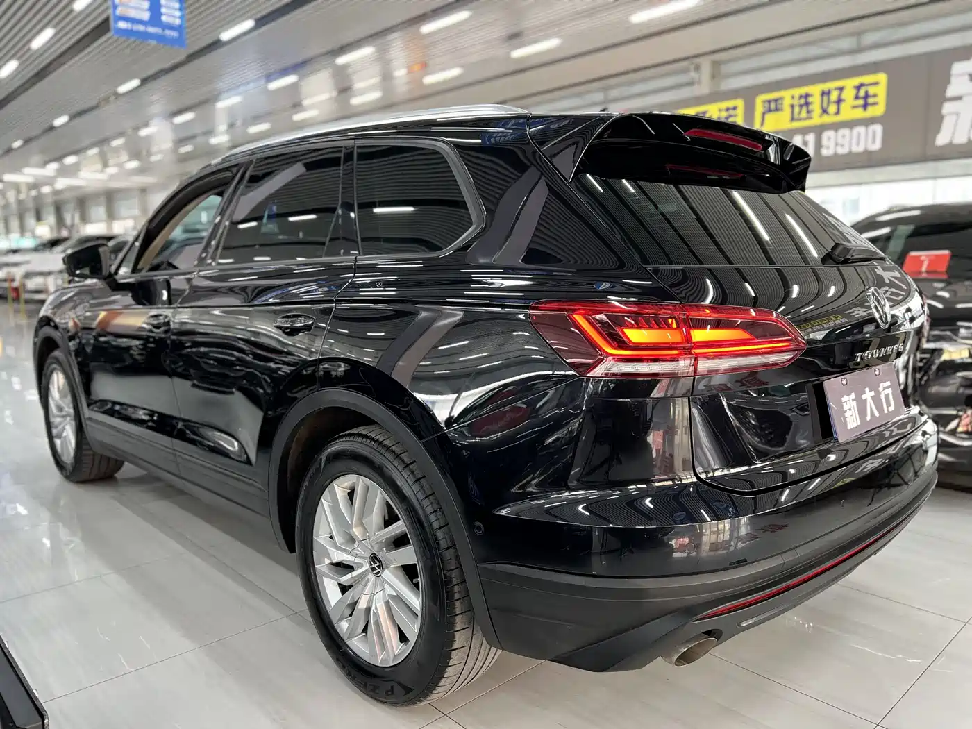 VOLKSWAGEN TOUAREG