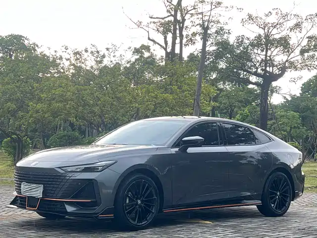 Changan UNI-V 2022 1.5T Sport Edition — фото 1