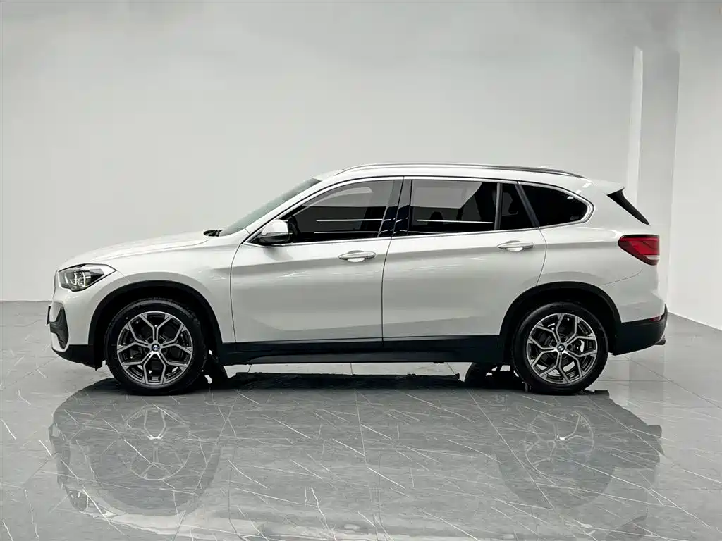 BMW X1 2021 sDrive25Li Leading фото 3