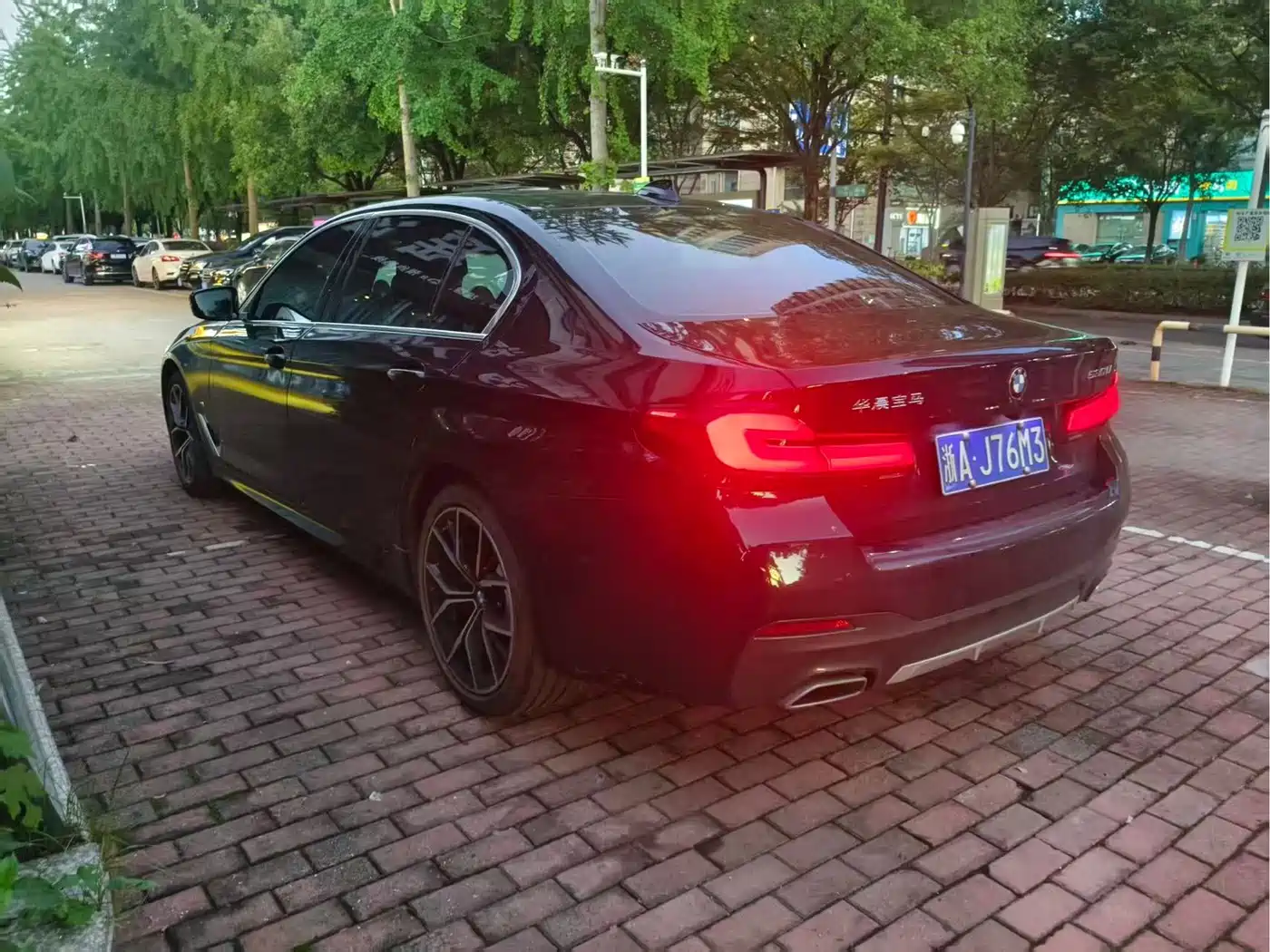 Photo 4 - BMW 5 Series