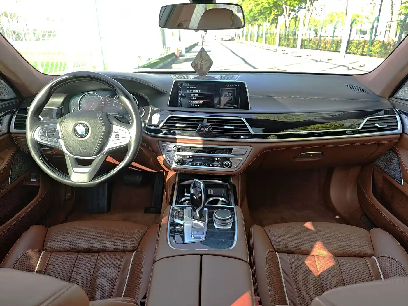 BMW 7 Series 2017 750Li xDrive Customized Edition (4-Seater) фото 22