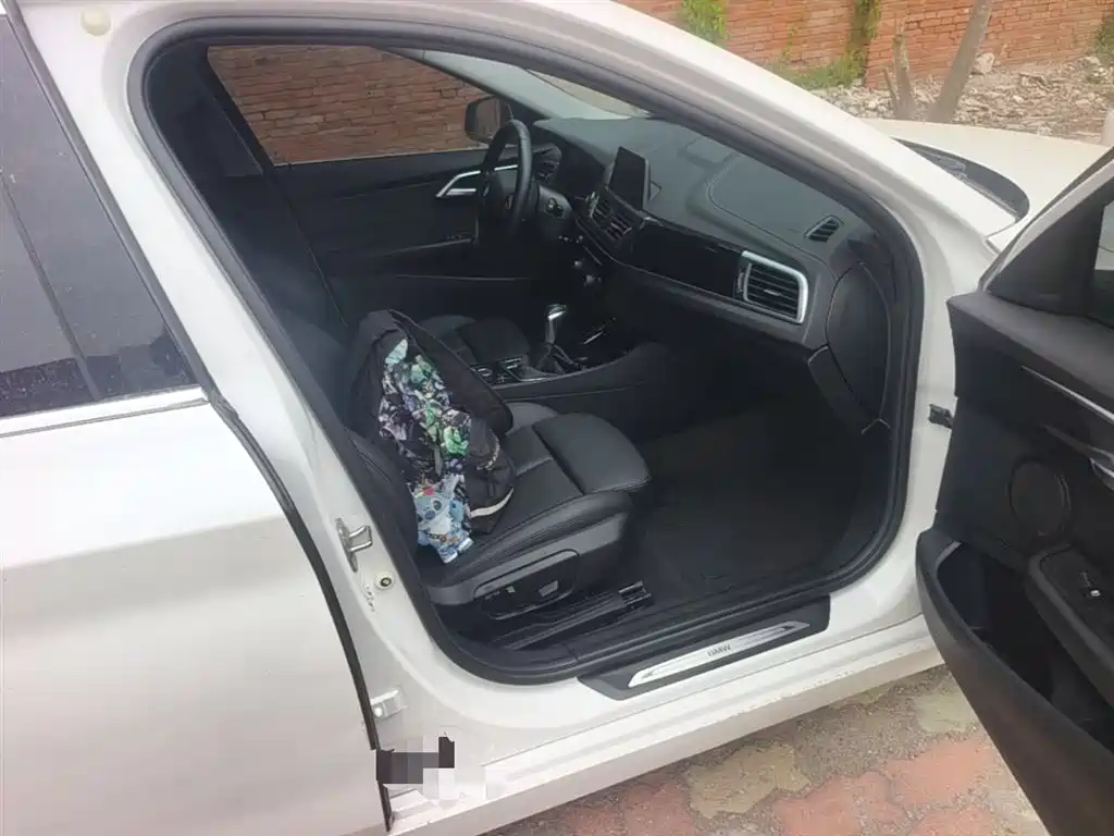BMW 1 Series 2018 Facelift 118i Sport фото 11