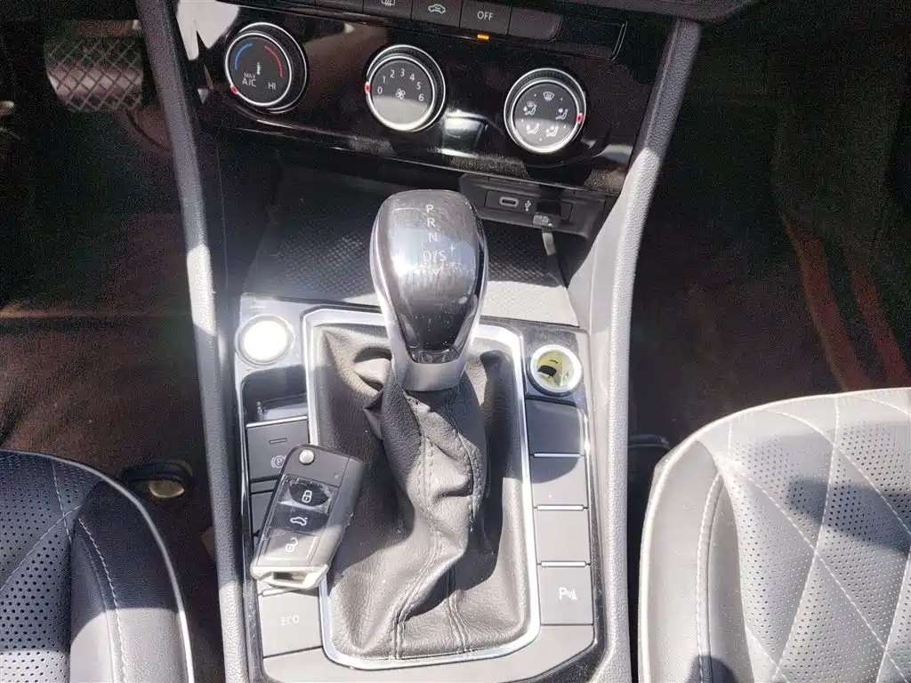 Volkswagen Sagitar 2023 300TSI DSG Surpassing Edition фото 14