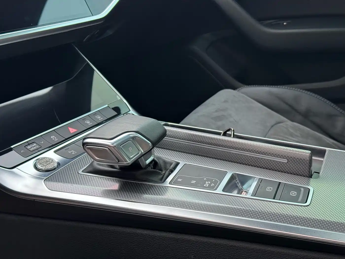 Audi A6L 2021 40 TFSI Luxury Sport фото 14