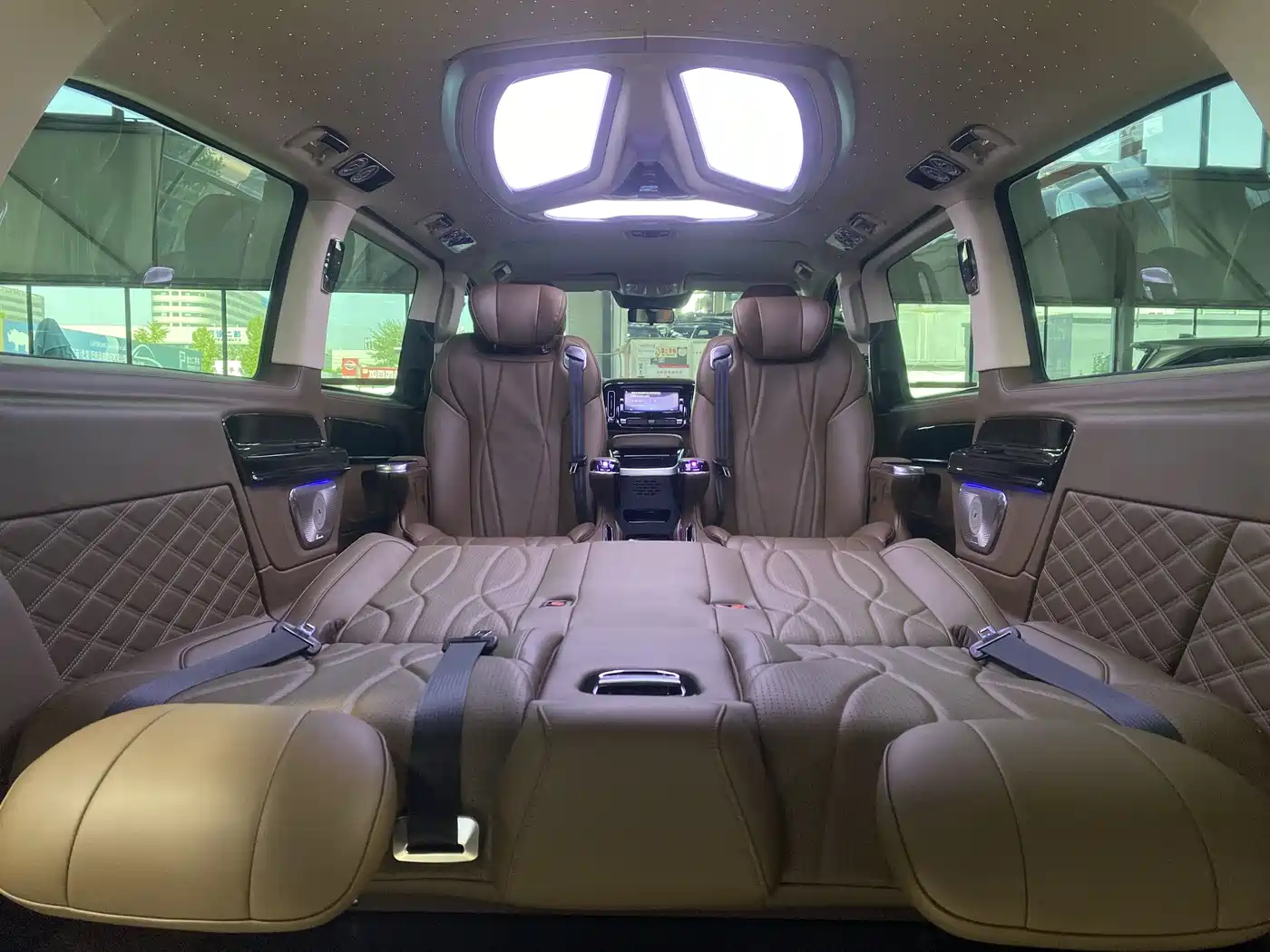 Mercedes-Benz Vito 2024 2.0T Business 7-Seater фото 13