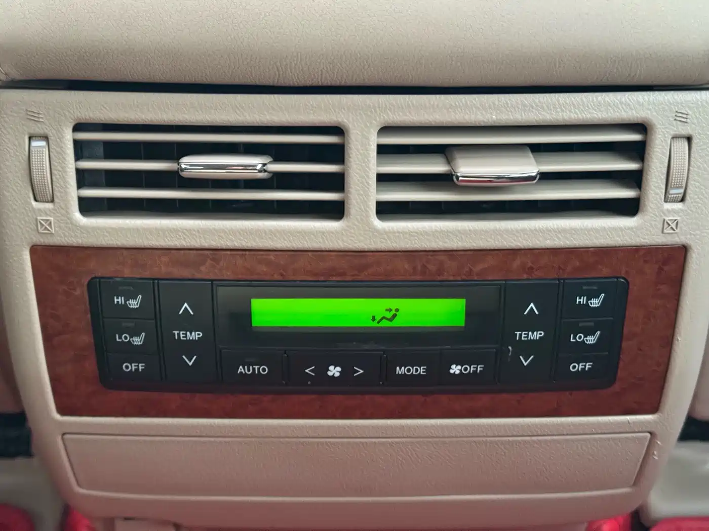 Toyota Land Cruiser 2016 4.0L Automatic VX фото 17