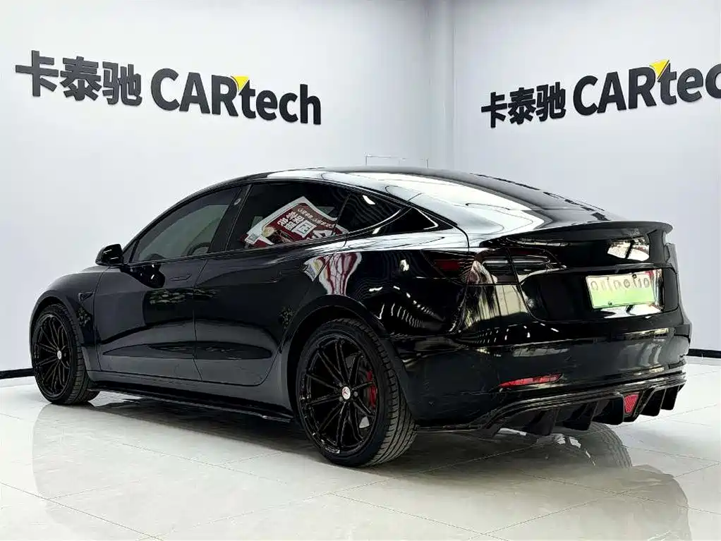 TESLA MODEL 3