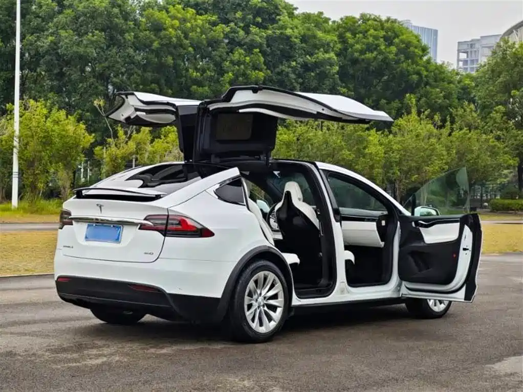 TESLA MODEL X