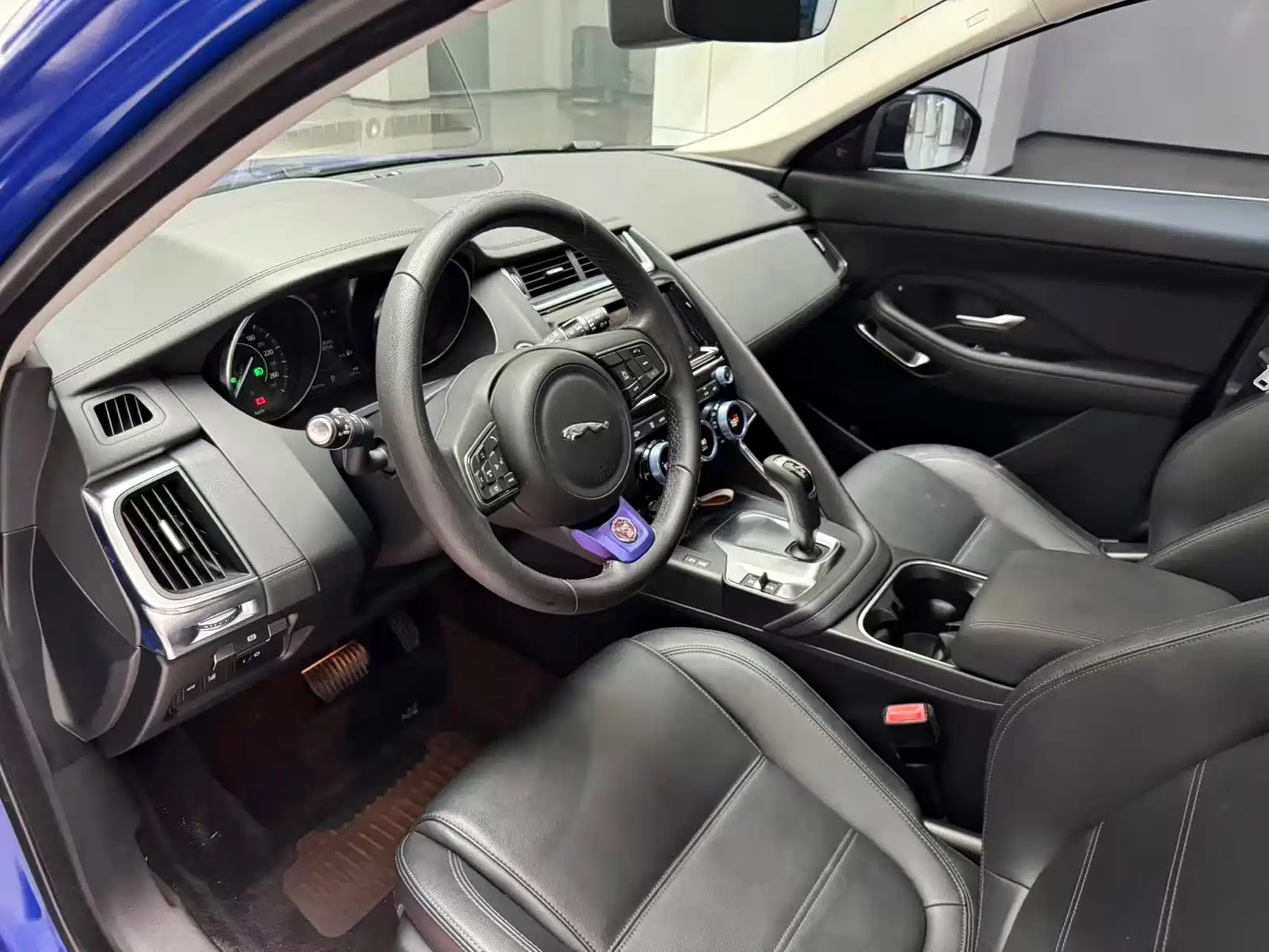 Фото 11 - Jaguar E-PACE
