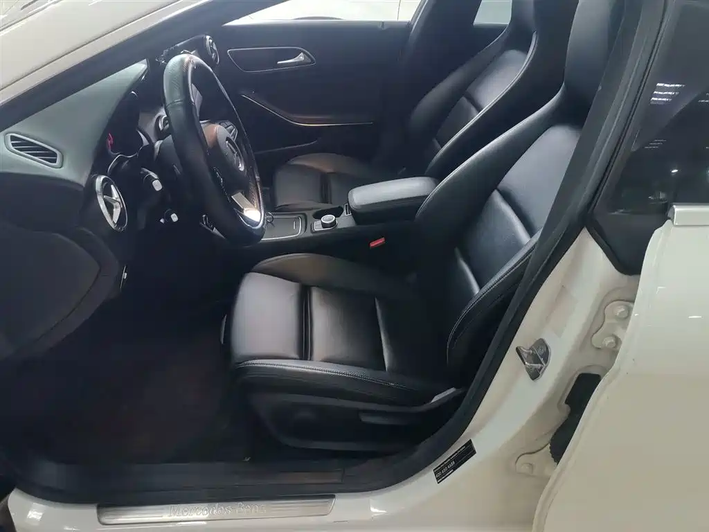 Mercedes-Benz CLA (Import) 2019 CLA 200 Sport фото 15