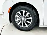 Фото 5 - Chrysler Pacifica PHEV