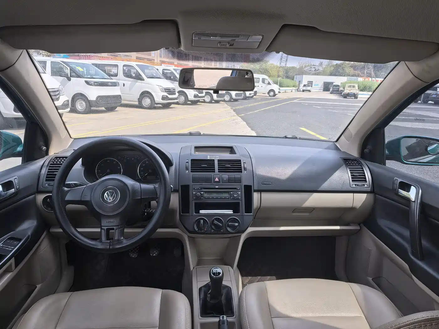 Volkswagen Polo 2013 1.4L Manual Trend Edition фото 4