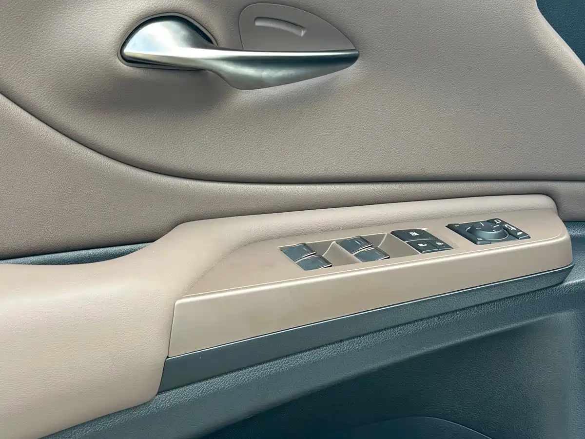 Lexus ES 2025 2025 200 Ultimate Edition