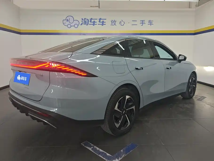 Geely Galaxy Galaxy L6 2024 125km PLUS Soaring Dragon Edition фото 3