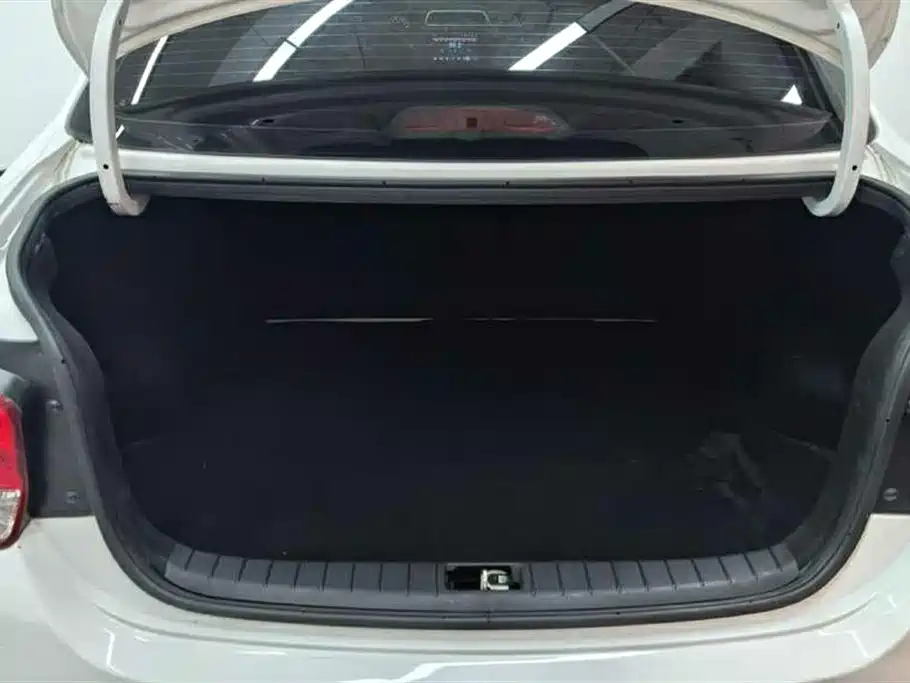 Hyundai Verna 2020 1.4L Manual GL Renewal Edition фото 4