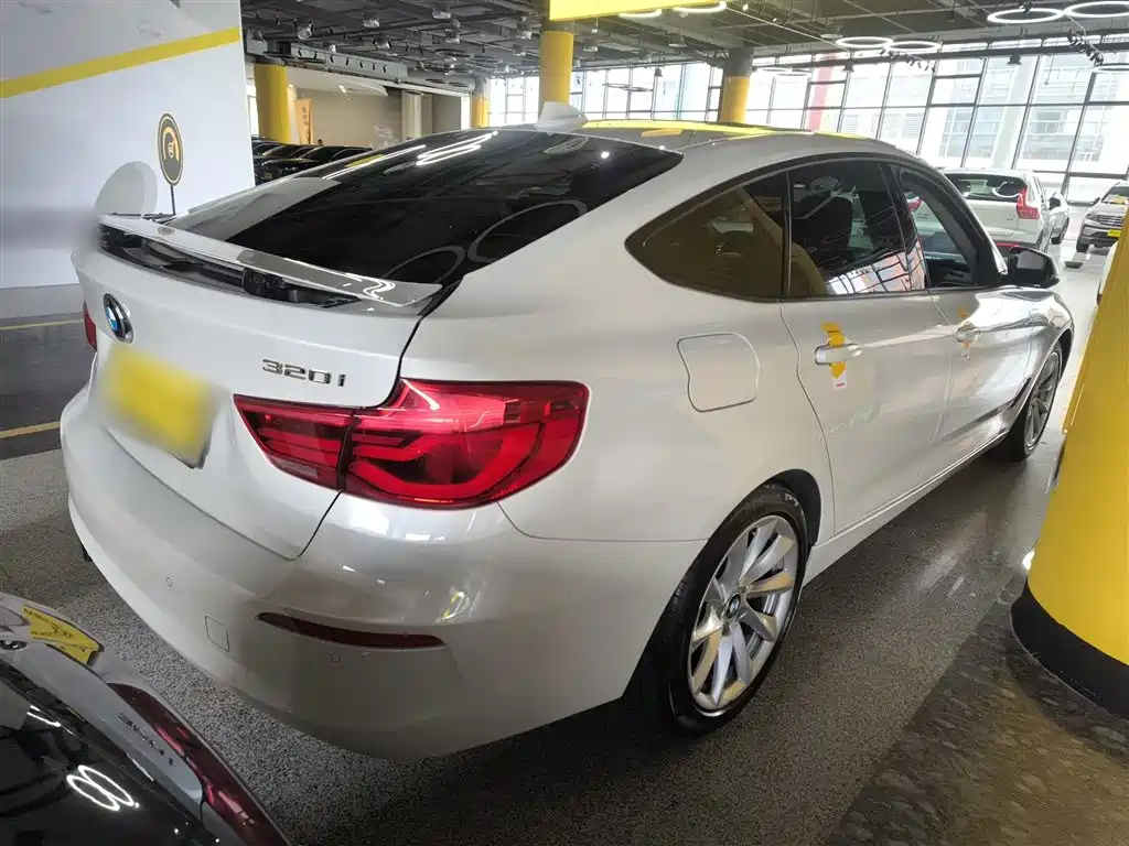 BMW 3 Series GT 2018 320i Fashion фото 7
