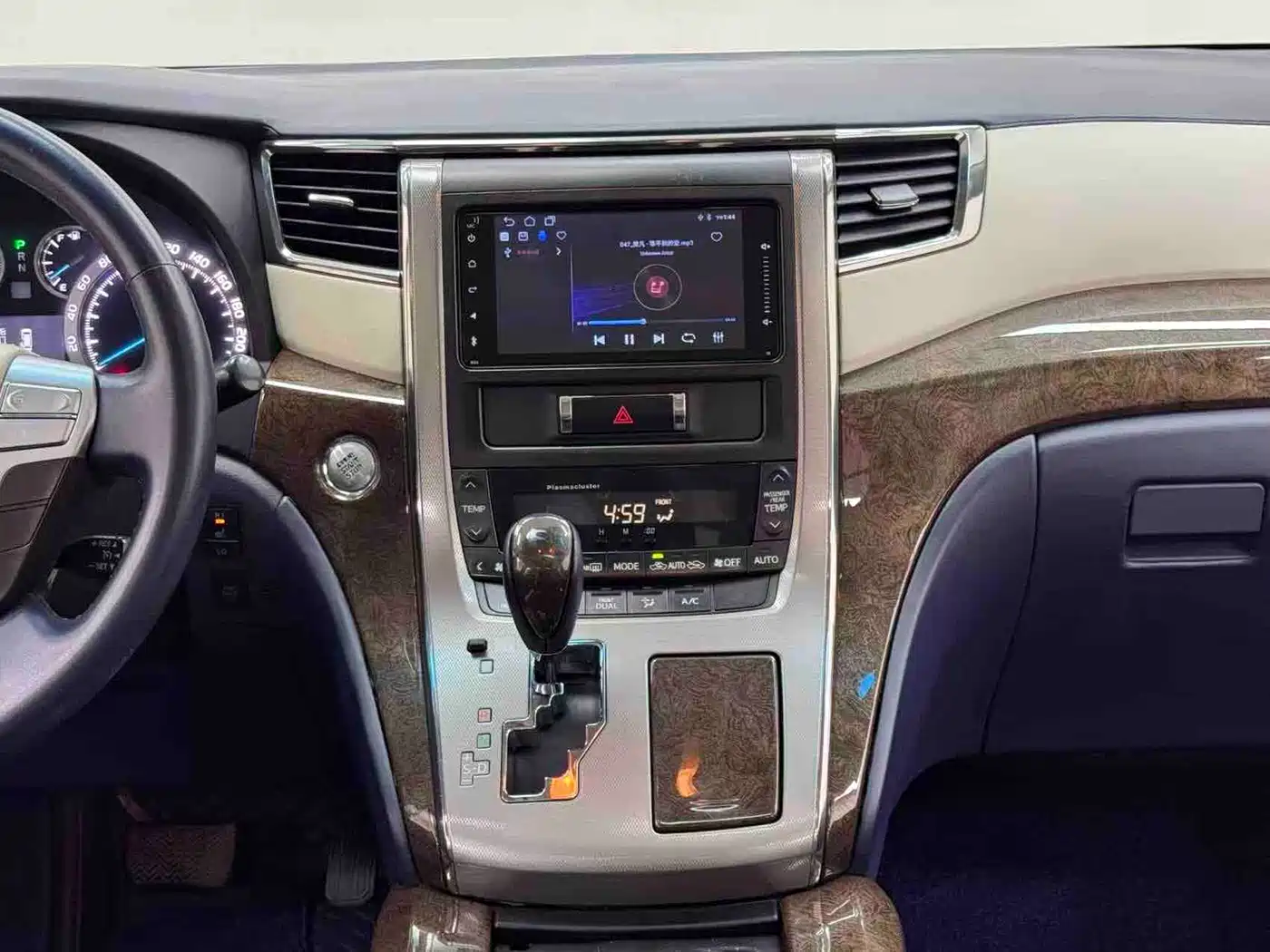 Toyota Alphard 2012 3.5L Luxury Edition фото 17