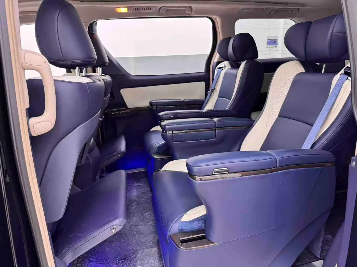 Toyota Alphard 2012 3.5L Luxury Edition фото 10