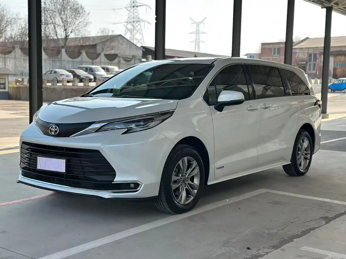 Toyota Sienna 2023 2.5L Hybrid Comfort Edition фото 2