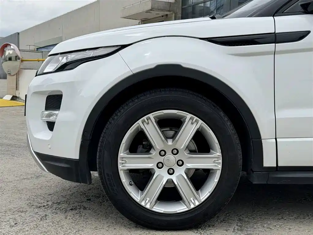 Land Rover Range Rover Evoque 2015 2.0T 5-Door Dynamic Edition фото 6