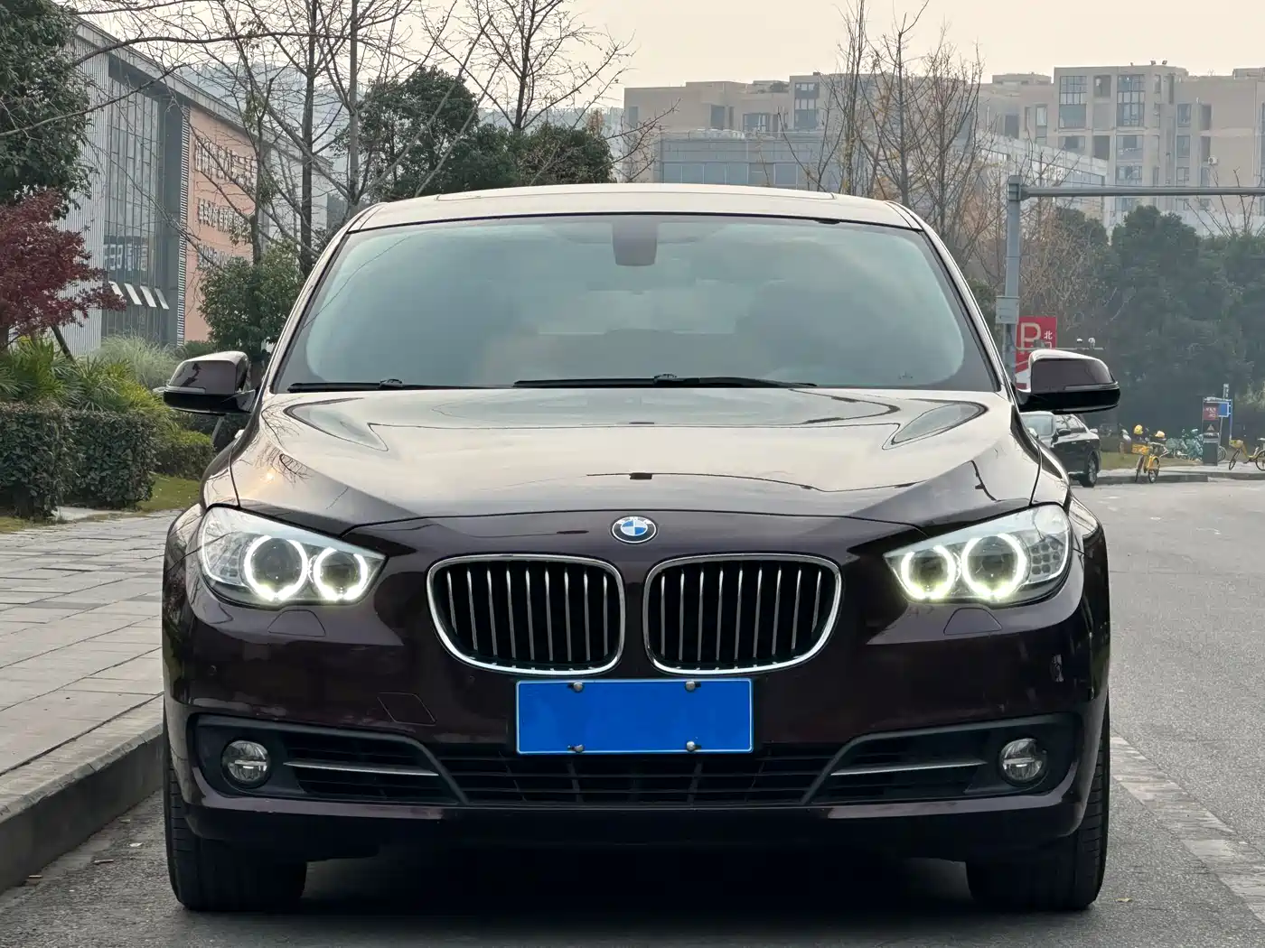 BMW 5 Series GT 2014 528i Leading фото 2