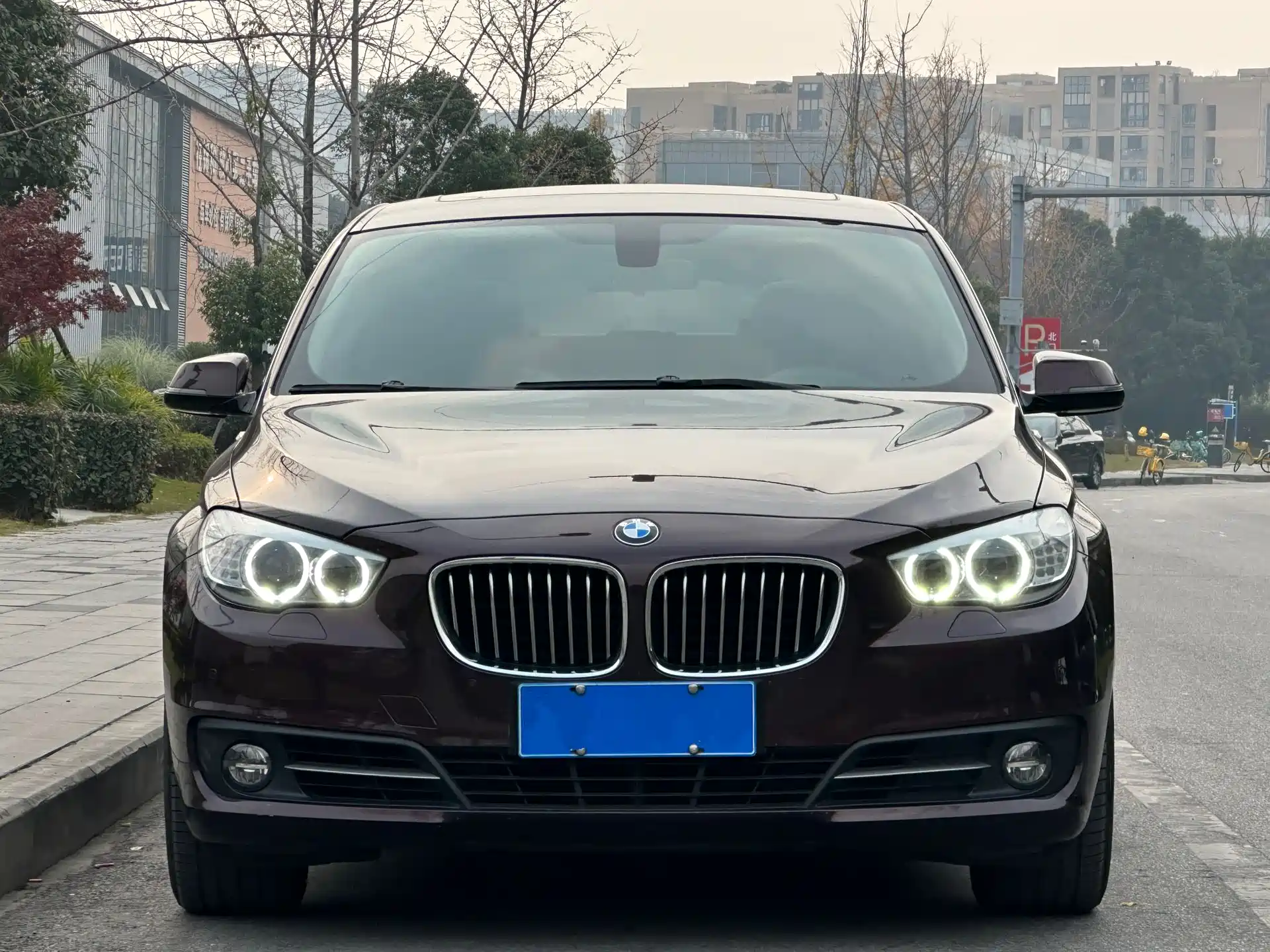Photo 2 - BMW 5 Series GT