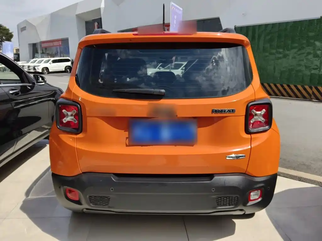 Photo 4 - Jeep Renegade