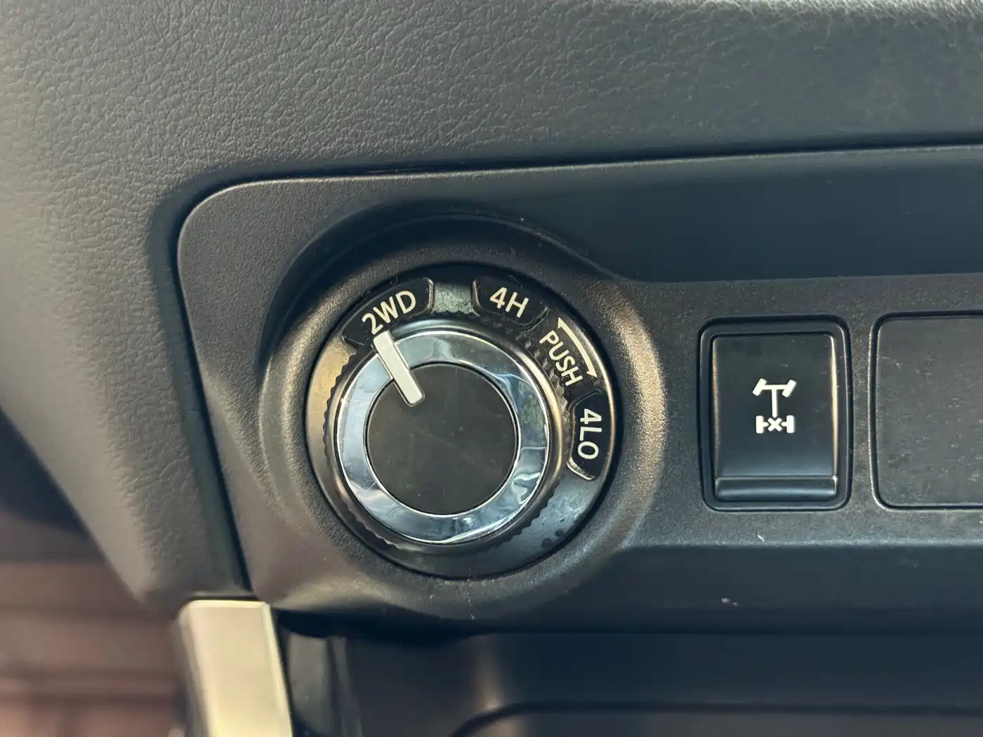Nissan Terra 2022 2020 2.5L XL Upper 4WD Automatic Luxury Edition