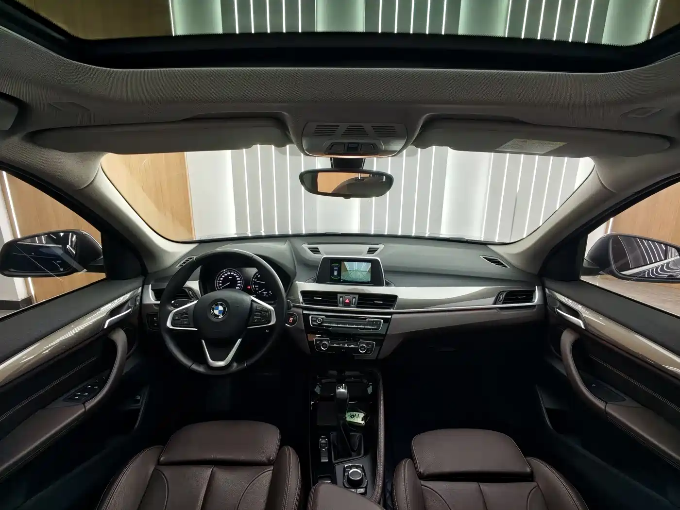BMW X1 2019 sDrive18Li Premium Model фото 16