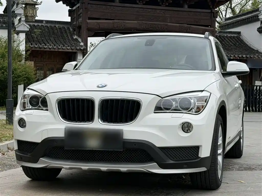 BMW X1 2014 sDrive18i Leading Edition фото 2