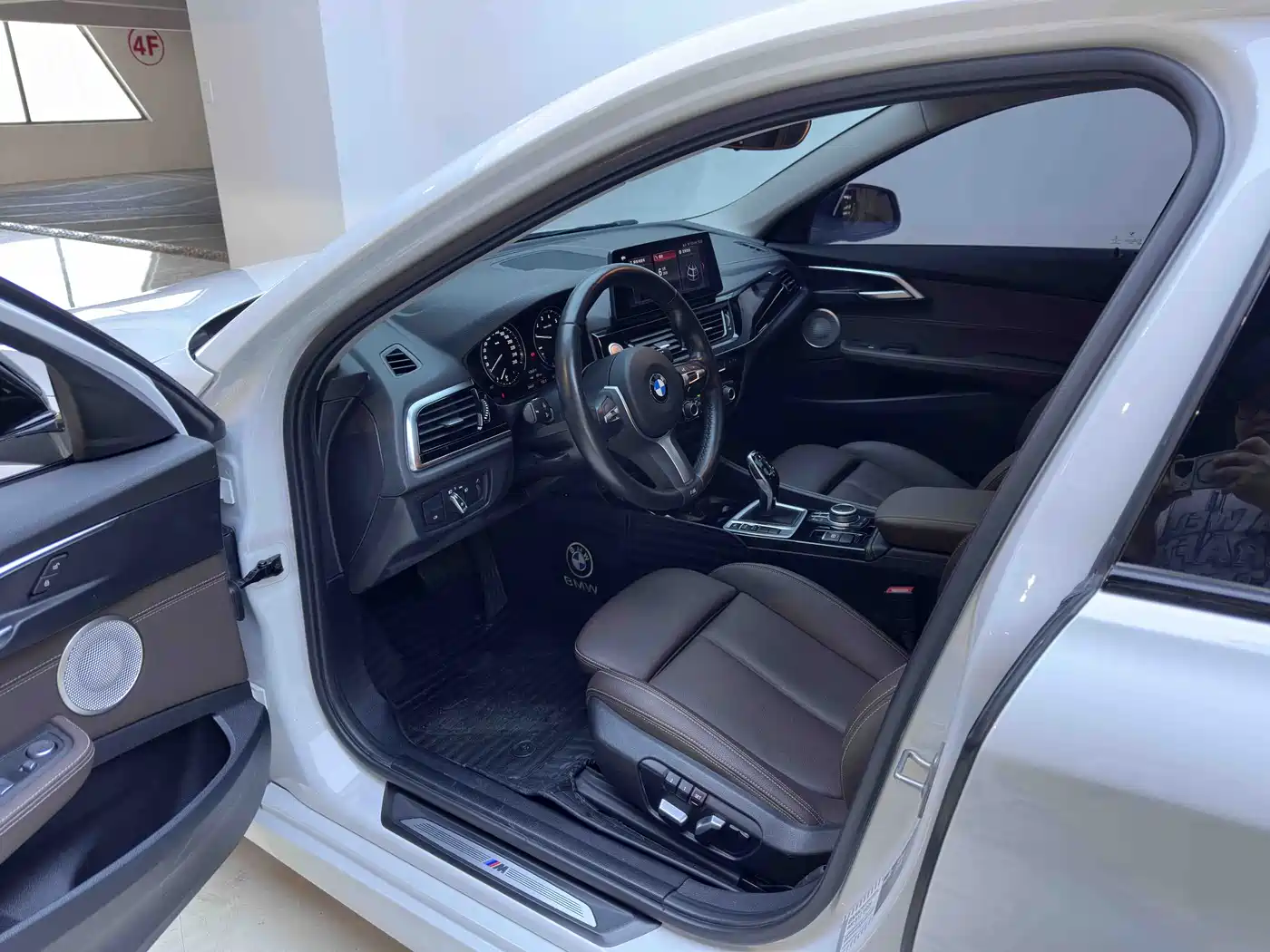 BMW 1 Series 2021 120i M Sport Shadow Edition фото 15