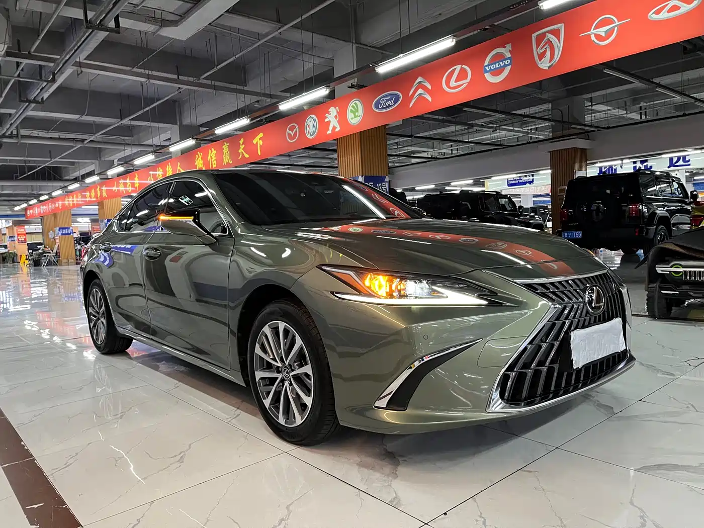 Lexus ES 2023 200 Excellence Edition фото 6